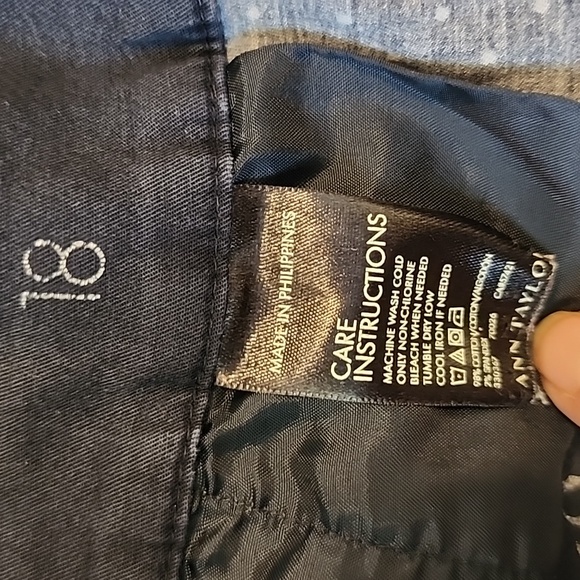 ANN TAYLOR WOMAN'S BERMUDA SHORTS - Picture 10 of 12